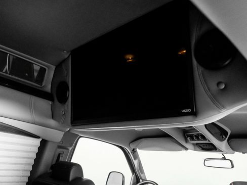 Used 2023 GMC Savana 2500 image 52