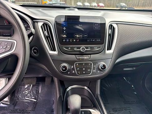 Used 2022 Chevrolet Malibu LT FWD image 23
