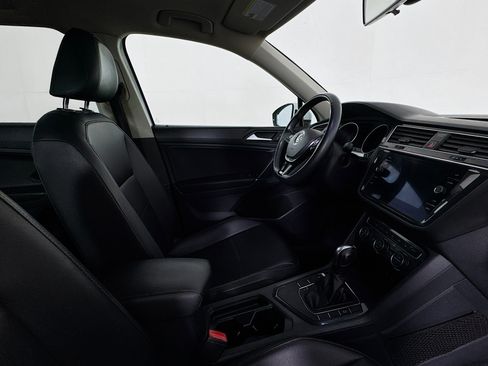 Used 2020 Volkswagen Tiguan SE w/ Panoramic Sunroof Package FWD image 28