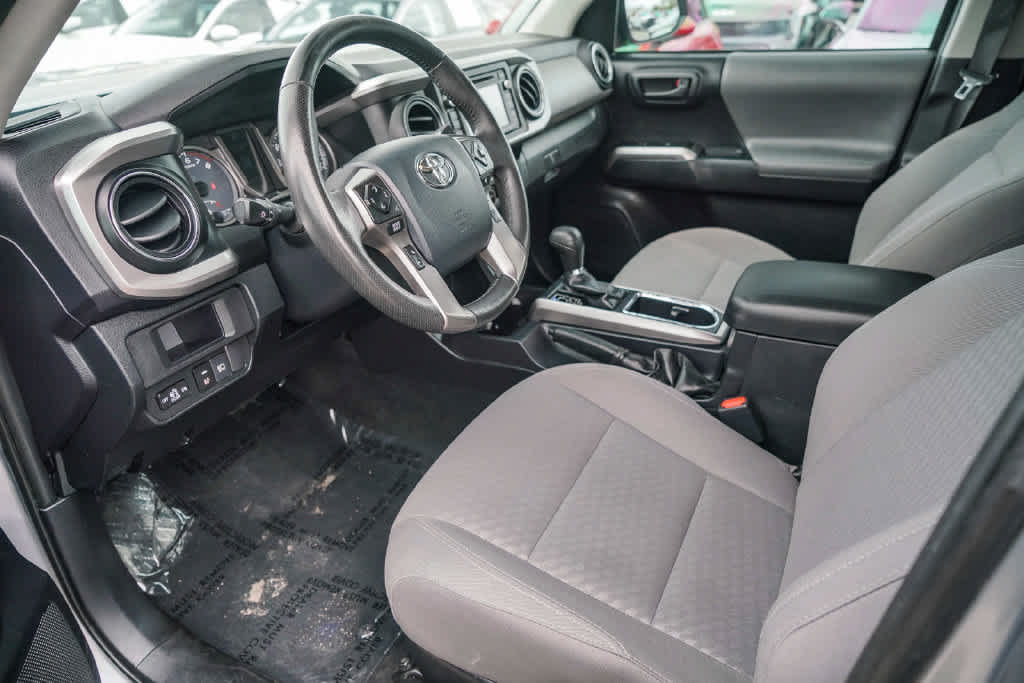 Used 2019 Toyota Tacoma SR5 AWD/4WD image 16