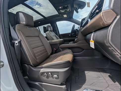 New 2026 GMC Yukon Denali Ultimate AWD/4WD image 14