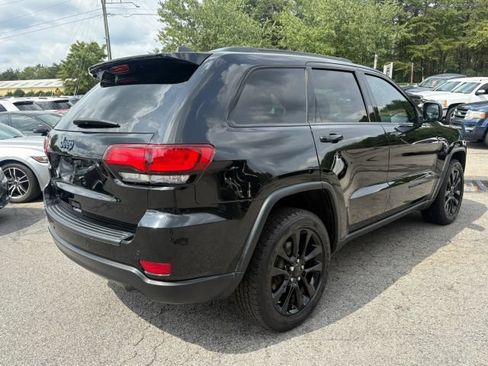 Used 2018 Jeep Grand Cherokee Laredo AWD/4WD image 5