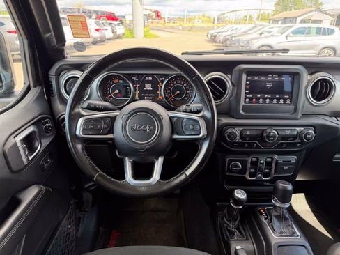 Used 2020 Jeep Wrangler Unlimited Sahara AWD/4WD image 22