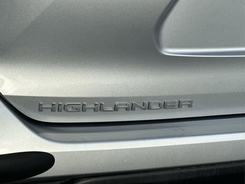 Used 2021 Toyota Highlander XLE image 21