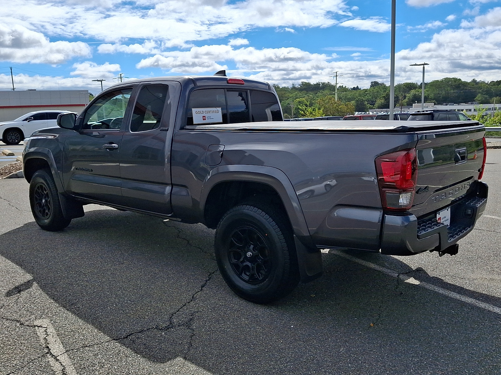 Certified 2022 Toyota Tacoma SR5 AWD/4WD image 4