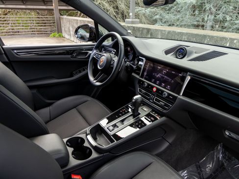 Certified 2025 Porsche Macan image 48