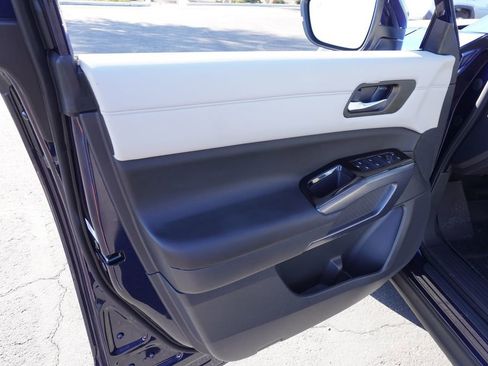 Used 2025 Nissan Pathfinder SL w/ SL Premium Package image 15