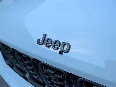 New 2025 Jeep Grand Cherokee Summit image 12