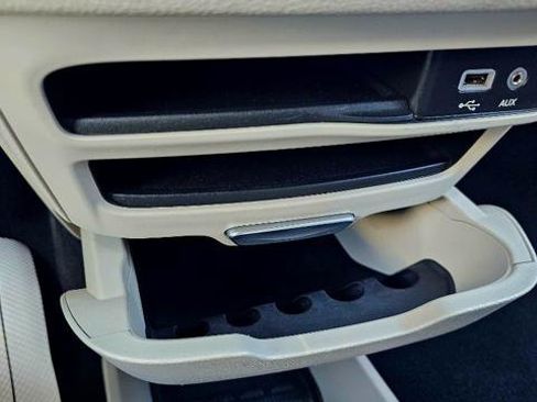 Used 2019 Chrysler Pacifica Limited FWD image 22