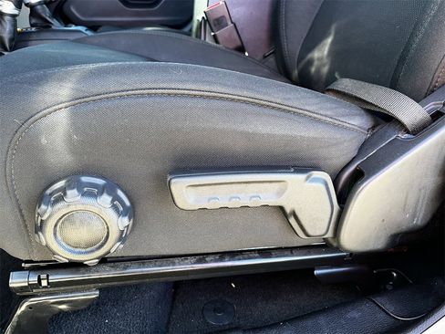 Used 2020 Jeep Gladiator Sport image 23