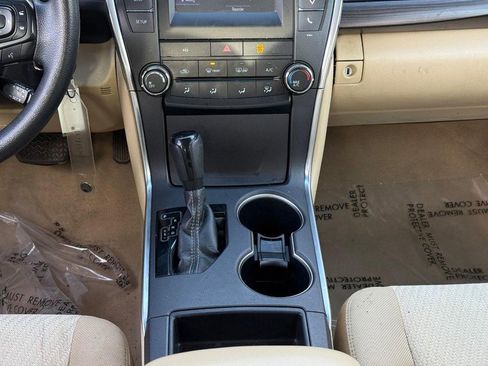 Used 2017 Toyota Camry LE image 14