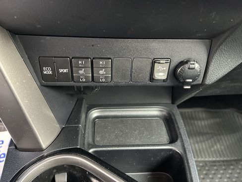 Certified 2018 Toyota RAV4 Limited image 30