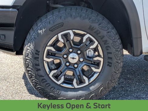 Used 2024 Chevrolet Silverado 1500 ZR2 w/ Technology Package image 33