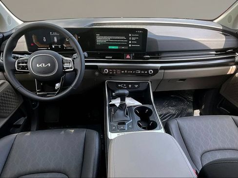 New 2026 Kia Carnival FWD image 5