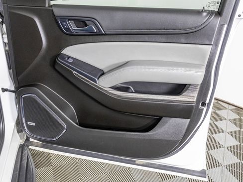 Used 2020 Chevrolet Suburban LT image 46