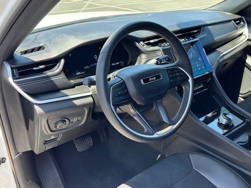 Used 2025 Jeep Grand Cherokee L Altitude RWD image 21