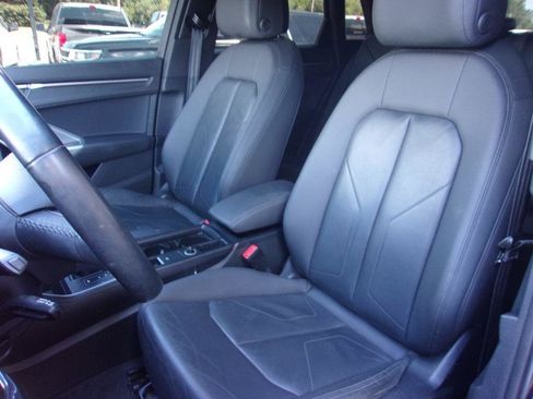 Used 2019 Audi Q3 2.0T Premium w/ Convenience Package AWD/4WD image 9