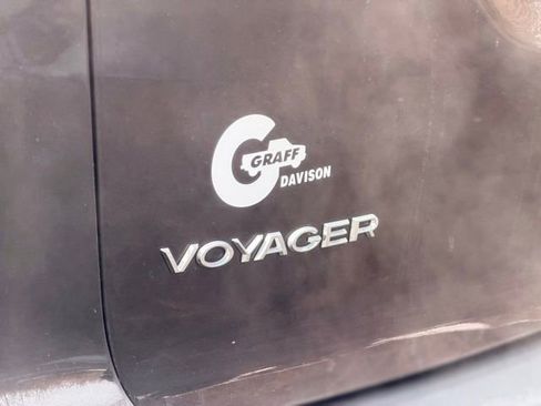 Used 2023 Chrysler Voyager LX image 28