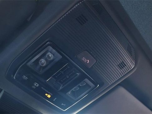 New 2025 Volkswagen Tiguan SE R-Line image 18