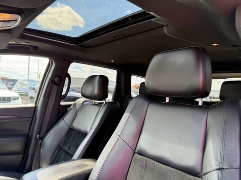 Used 2018 Jeep Grand Cherokee Altitude AWD/4WD image 12