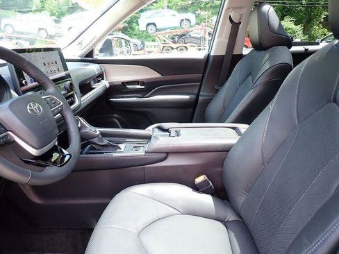 Certified 2025 Toyota Grand Highlander AWD Hybrid image 15