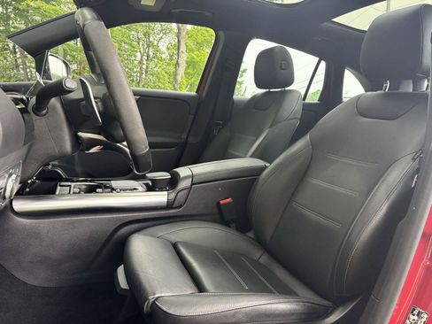 Used 2023 Mercedes-Benz GLA 45 AMG 4MATIC w/ AMG Dynamic Plus Package image 32