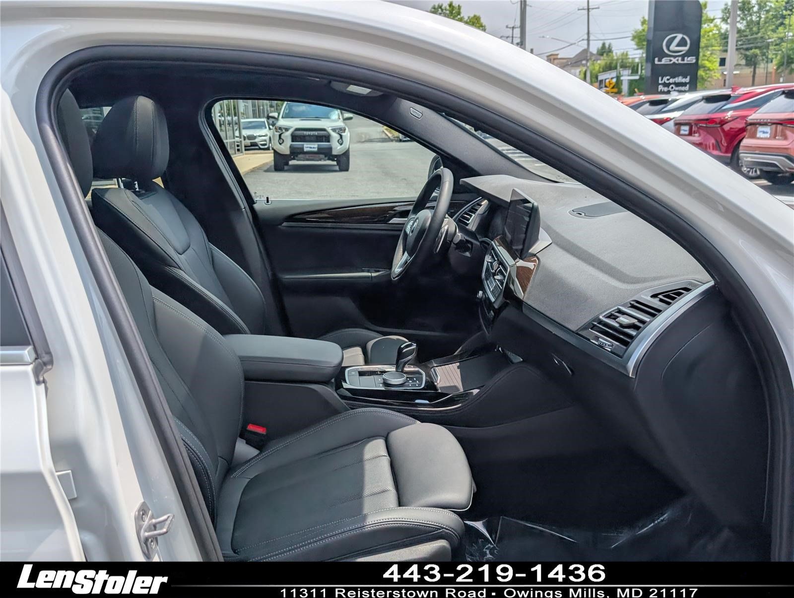 Used 2024 BMW X4 xDrive30i w/ Parking Assistance Package AWD/4WD image 11
