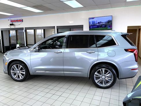 Used 2025 Cadillac XT6 Premium Luxury image 5