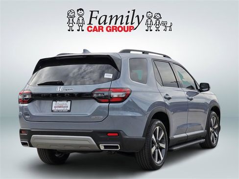 Used 2025 Honda Pilot Touring image 4