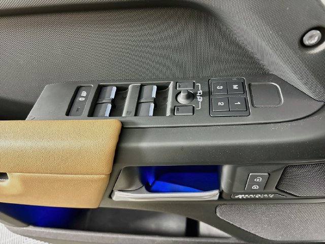 New 2026 Land Rover Defender 110 X-Dynamic SE AWD/4WD image 19
