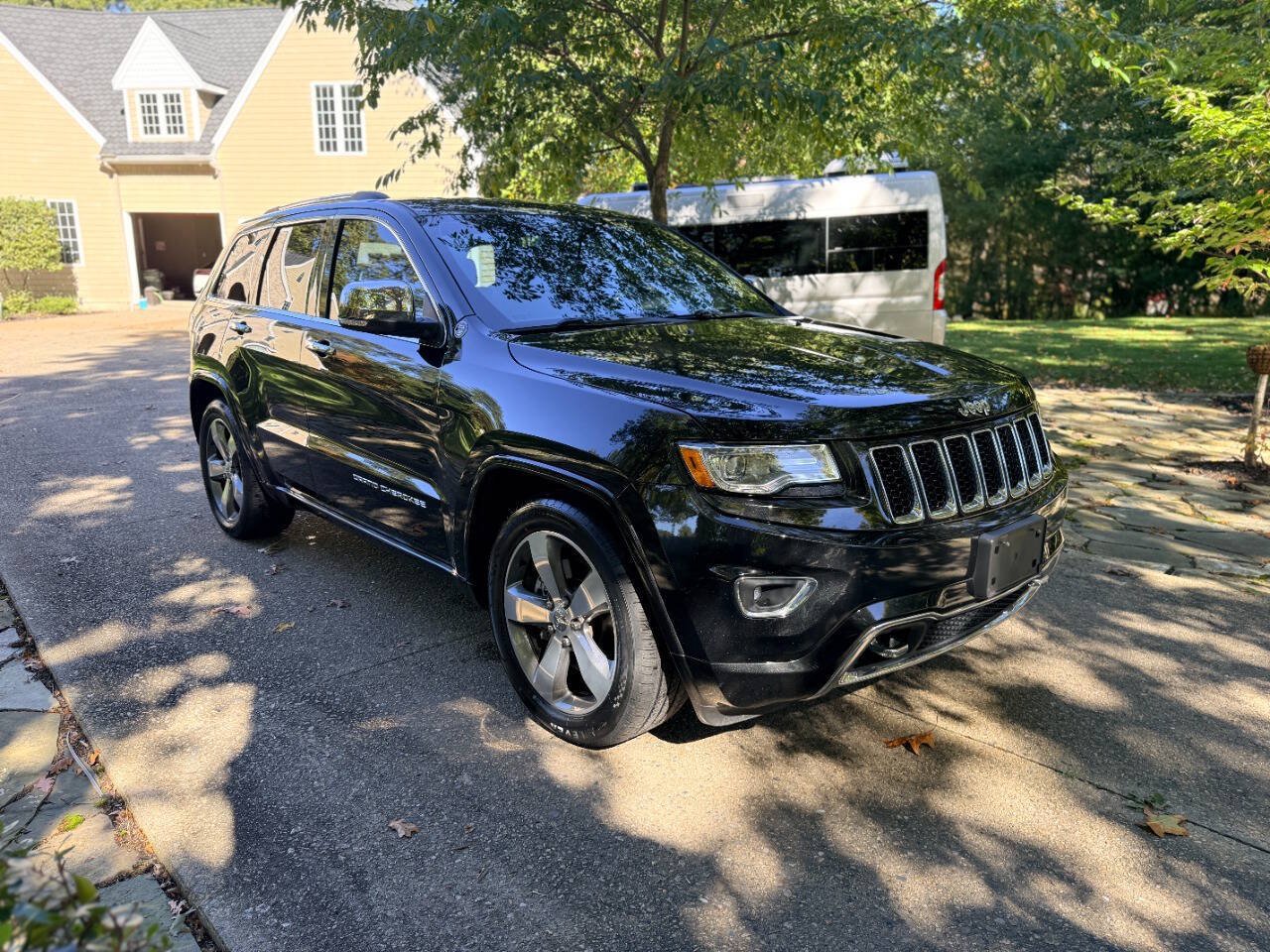 Used 2015 Jeep Grand Cherokee Overland AWD/4WD image 11
