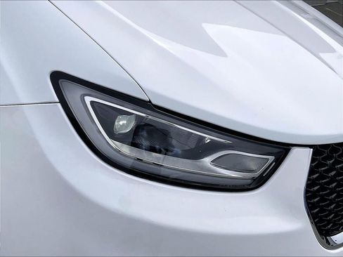 Used 2023 Chrysler Pacifica Touring-L FWD image 33