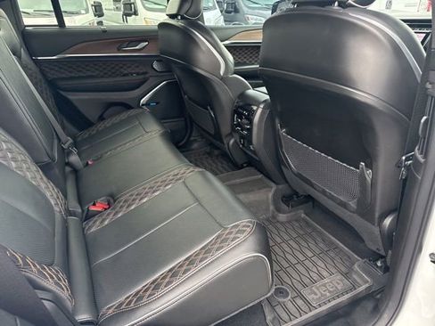 Used 2022 Jeep Grand Cherokee Summit w/ Advanced Protech Group IV AWD/4WD image 12