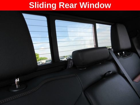 Used 2024 GMC Sierra 1500 AT4 w/ Technology Package AWD/4WD image 27