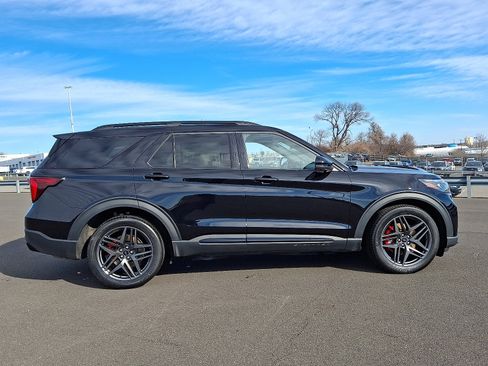 Used 2025 Ford Explorer ST image 7