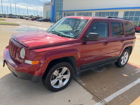 Used 2014 Jeep Patriot Latitude FWD image 1