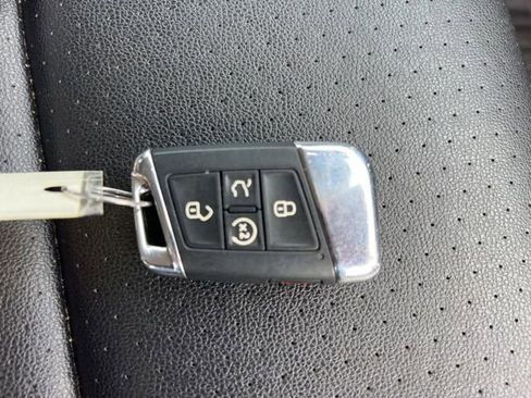 Used 2021 Volkswagen Atlas SE FWD image 37