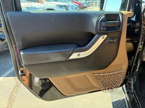 Used 2012 Jeep Wrangler Unlimited Sahara w/ Connectivity Group AWD/4WD image 14