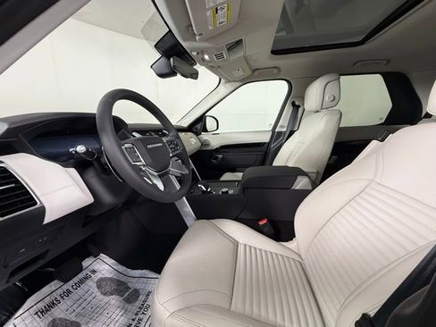 Certified 2025 Land Rover Discovery S image 12