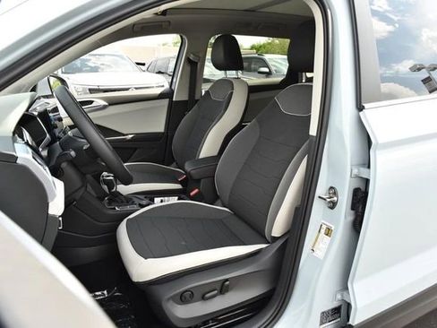 New 2026 Volkswagen Taos SE image 20