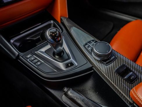 Used 2018 BMW M4 Convertible image 26