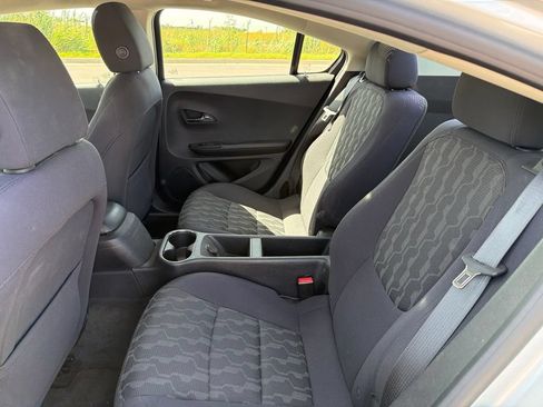 Used 2015 Chevrolet Volt FWD image 10