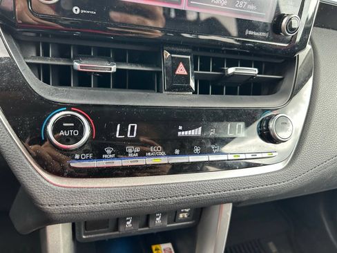 Used 2022 Toyota Corolla Cross XLE FWD image 27