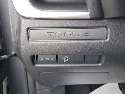 Used 2024 Nissan Rogue S image 25