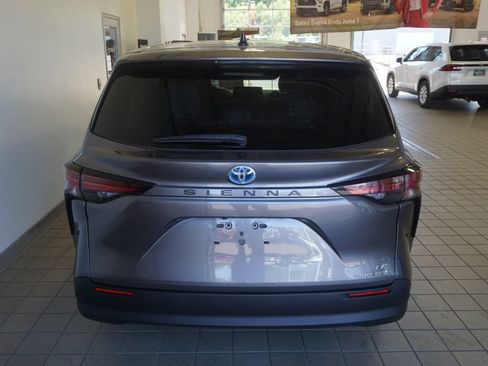 Certified 2021 Toyota Sienna LE FWD image 15