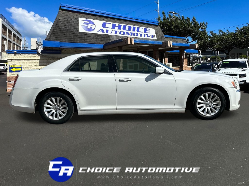 Used 2013 Chrysler 300 RWD image 9