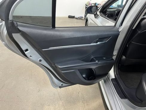 Used 2020 Toyota Camry SE AWD/4WD image 19