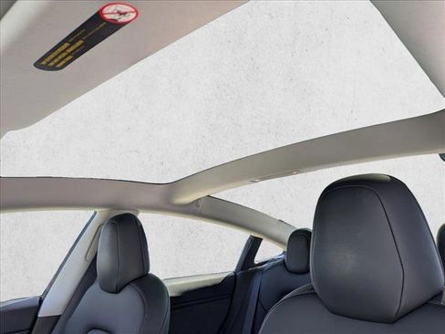 Used 2018 Tesla Model 3 Long Range image 16