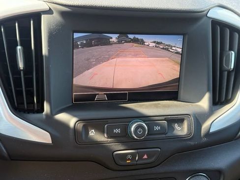 Used 2024 GMC Terrain SLE w/ Driver Convenience Package FWD image 18