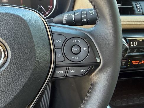 Used 2022 Toyota RAV4 Limited FWD image 13